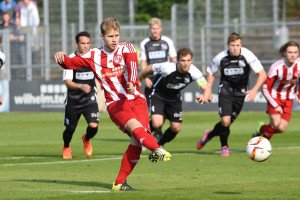 David Lara Karg vergab den fälligen Strafstoß. Foto: Mundt