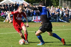 Leif Wilke im Zweikampf mit HFC-Akteur Sebastian Semtner. Foto: Eckhardt