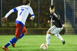 Ahmet Arslan macht sich auf den Weg in Richtung FCSP-Kasten. Foto: Mundt