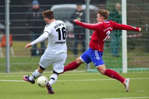 2:0: Ermisch kommt zu spät gegen Marlo Steinecke - drin die Pille im langen Eck. Foto: KBS-Picture