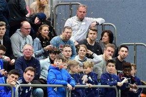 Auch der ehemalige VfL-Trainer Michael Fischer schaute in der Halle vorbei. Foto: KBS-Picture