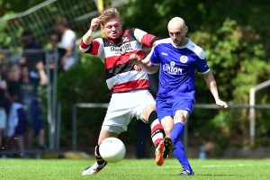 Einer von vielen Zweikämpfen: Ricardo Balzis (li.) gegen BSV-Kicker Florent Aziri. Foto: KBS-Picture