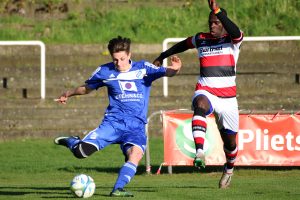 Felix Dieterich (li.) kommt bereits auf neun Einsätze in der Oberliga Hamburg. Foto: Niklas Heiden