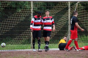 Nach dem Seitenwechsel war die Partie nicht mal mehr ein Trainigsspiel für den AFC. Foto: Heiden